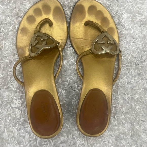 Gucci Leather GG Interlocking HEART Thong Sandals - Picture 1 of 10